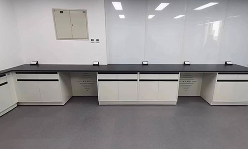 1682402213192472.jpg 實驗臺保養(yǎng).jpg